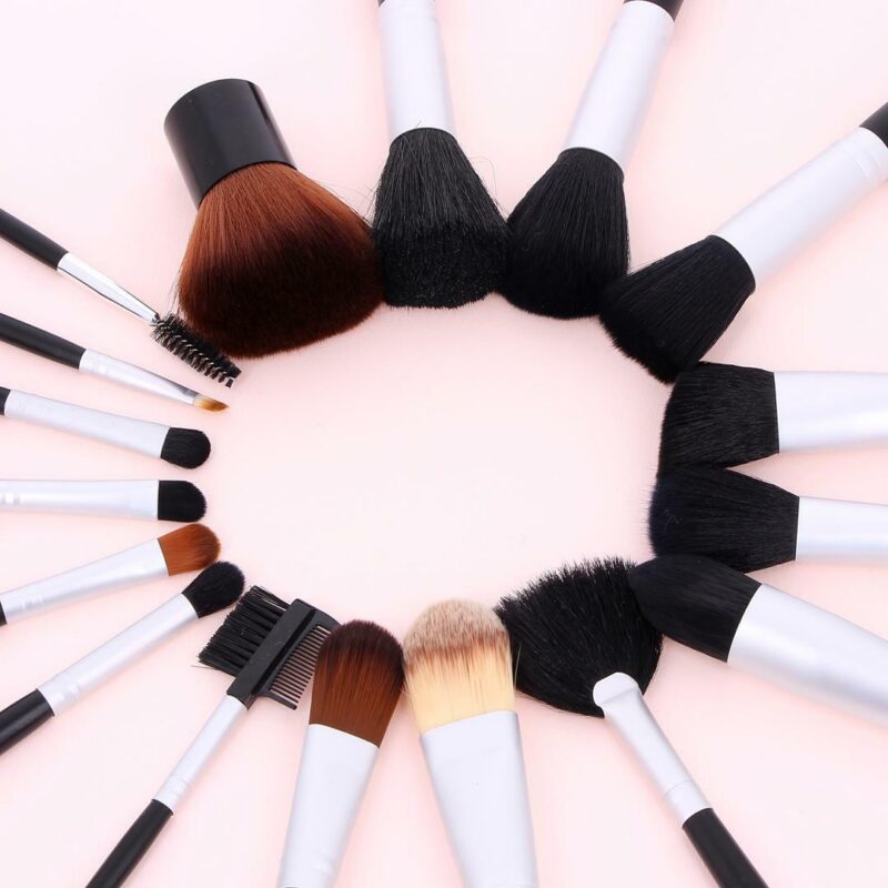 Pinceau à Lèvres Essentiel pas cher sur BYS Maquillage